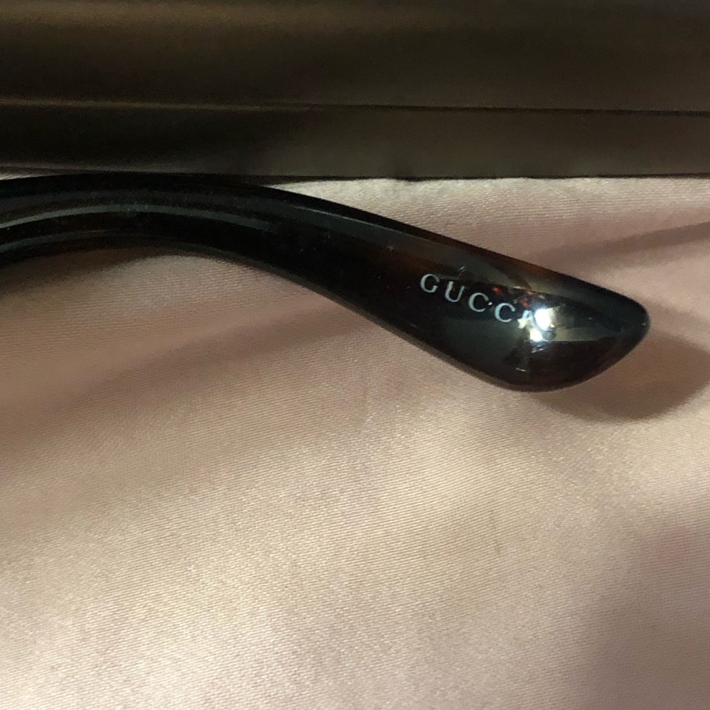 GUCCI SUNGLASSES (AUTHENTIC) - Picture 4 of 6